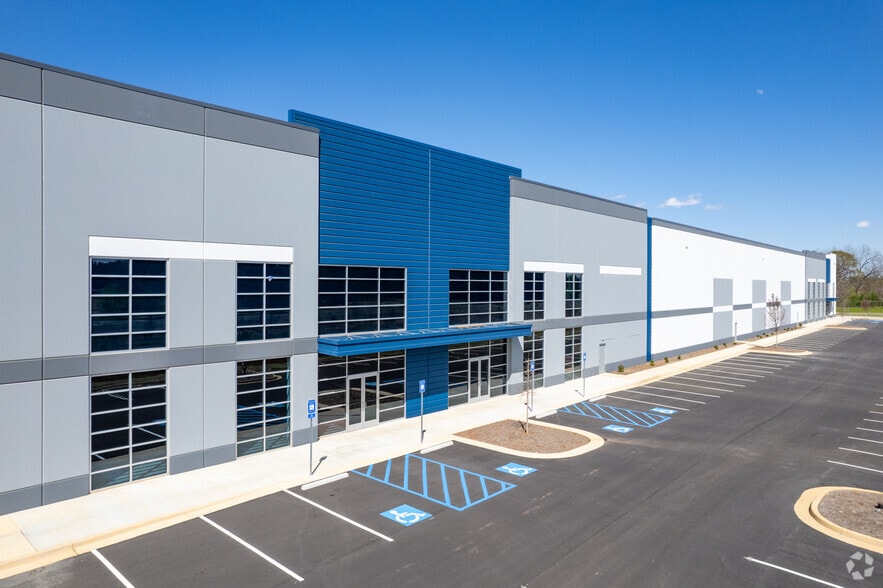 700 Highway 16 E, Newnan, GA à louer - Photo du bâtiment - Image 3 de 6