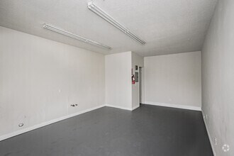 2329-2335 W Sequoia Ave, Anaheim, CA à louer Photo intérieure- Image 2 de 3