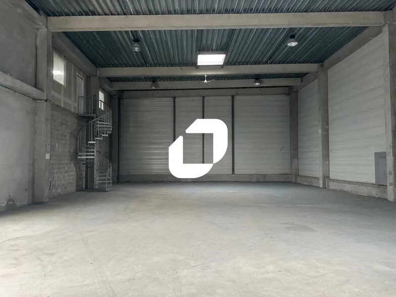 Flex in Argenteuil for lease - Interior Photo - Image 2 of 17