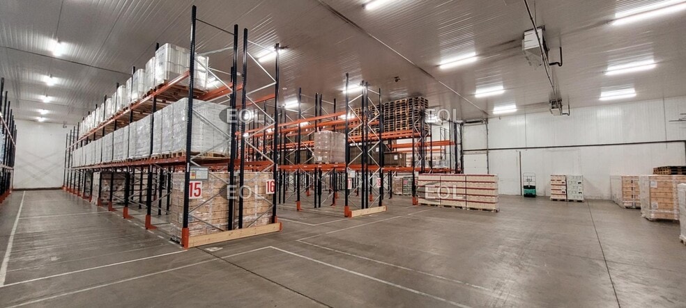 Industrial in for lease - Interior Photo - Image 2 of 9