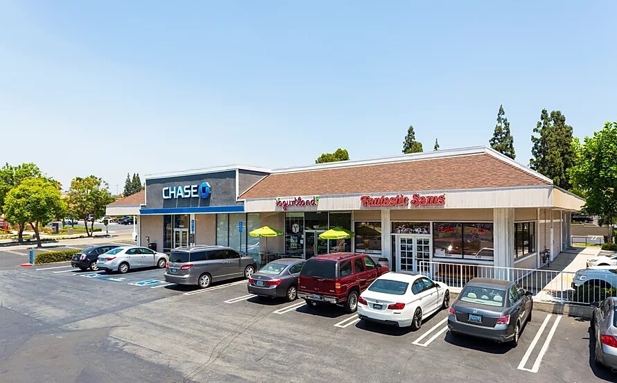 17474-17580 Yorba Linda Blvd, Yorba Linda, CA for lease Building Photo- Image 1 of 6