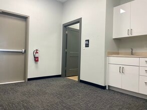 256 Blue Lakes Blvd N, Twin Falls, ID for lease Interior Photo- Image 2 of 8