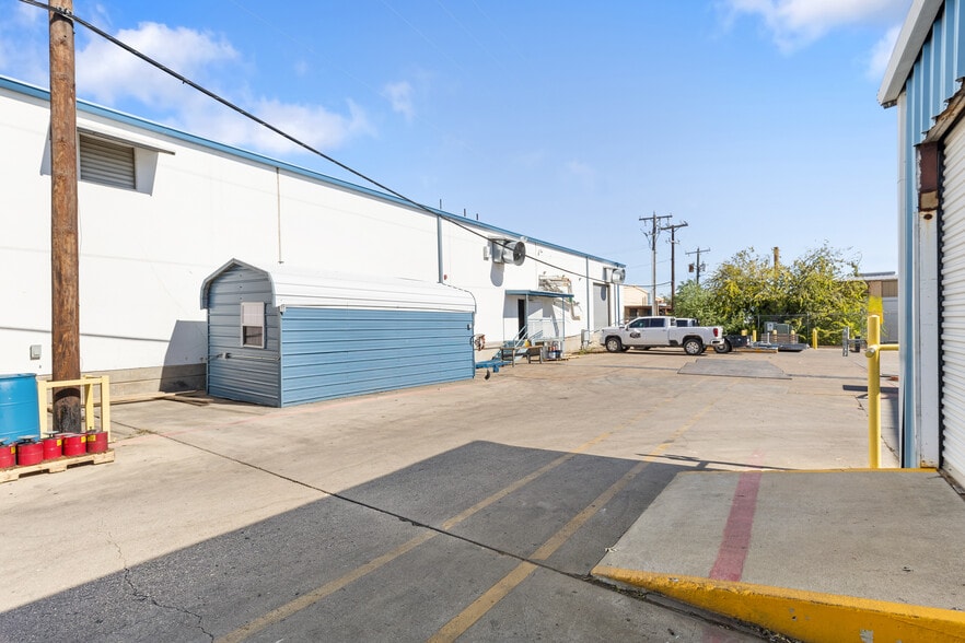 1120 Commercial Blvd N, Arlington, TX à louer - Photo du bâtiment - Image 2 de 33