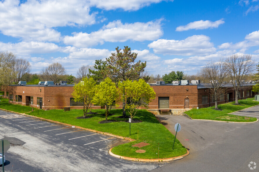 136 Gaither Dr, Mount Laurel, NJ for lease - Building Photo - Image 2 of 2