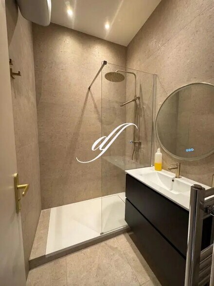 Retail in Paris for sale - Interior Photo - Image 3 of 5