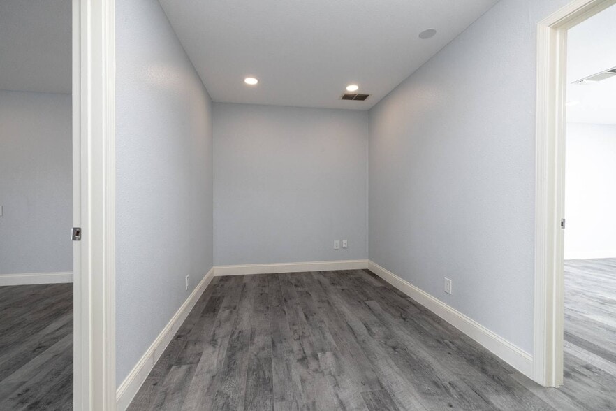 2401 Garden Park Ct, Arlington, TX for lease - Building Photo - Image 3 of 34