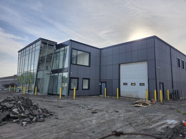 Plus de détails pour 2611 Drew Rd, Mississauga, ON - Industriel à vendre