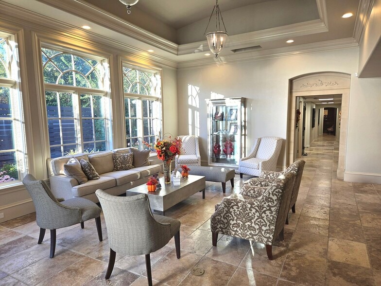 5625 N Western Ave, Oklahoma City, OK for sale - Building Photo - Image 3 of 11