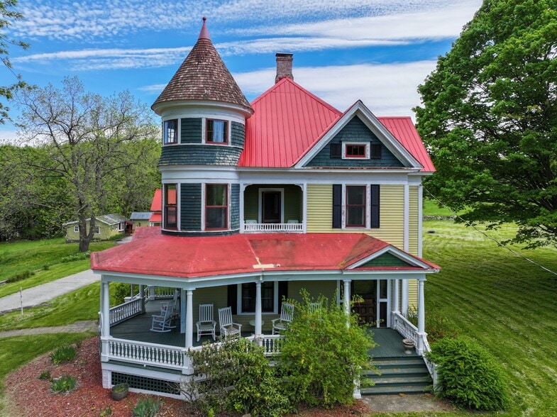 284 Edgemont Rd, Moriah, NY à vendre - Photo du bâtiment - Image 3 de 45