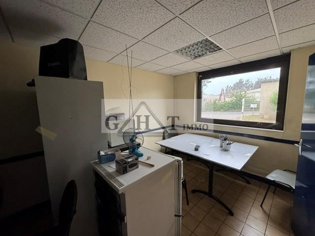 Industrial in Neuilly Plaisance for lease - Interior Photo - Image 3 of 3