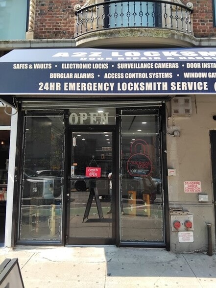 40 W 55th St, New York, NY for lease - Building Photo - Image 2 of 7