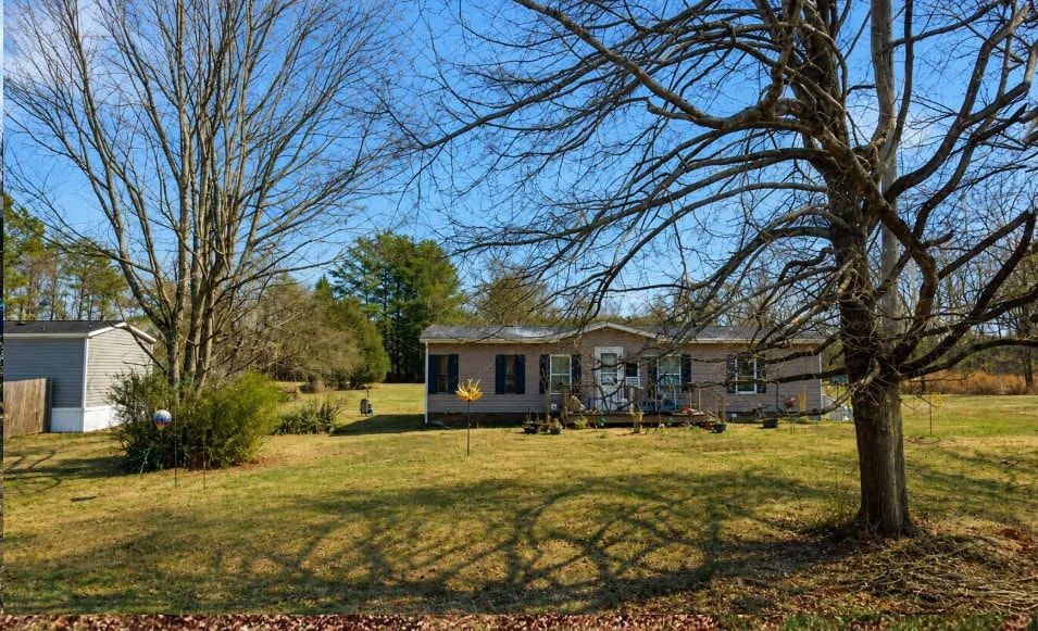 104 Lakisha Ct, Madison, NC for sale - Building Photo - Image 2 of 9