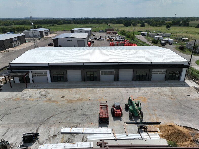 1001 Industrial Way Dr, Anna, TX à louer - Photo du bâtiment - Image 2 de 2