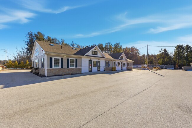 More details for 365 Main St, Sturbridge, MA - Retail for Lease