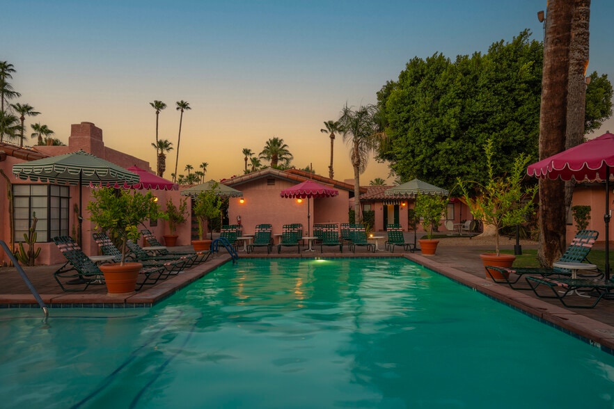 555 S Warm Sands Dr, Palm Springs, CA à vendre - Photo du bâtiment - Image 2 de 118