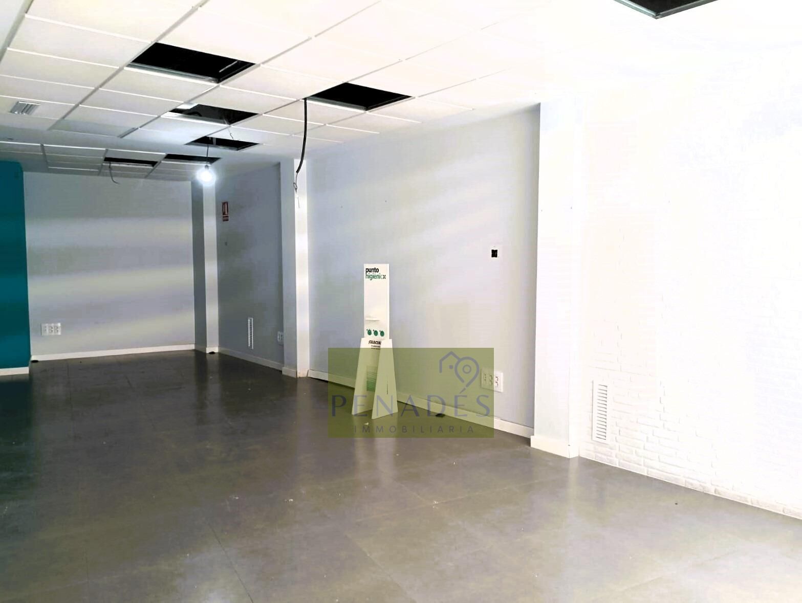 Retail in València for lease Building Photo- Image 1 of 13