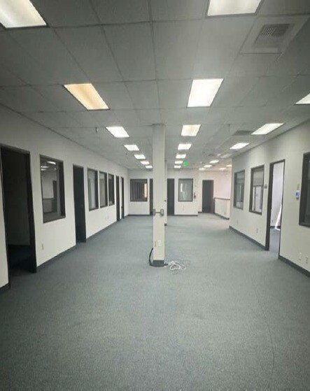 1690 Scenic Ave, Costa Mesa, CA à vendre - Photo intérieure - Image 3 de 10