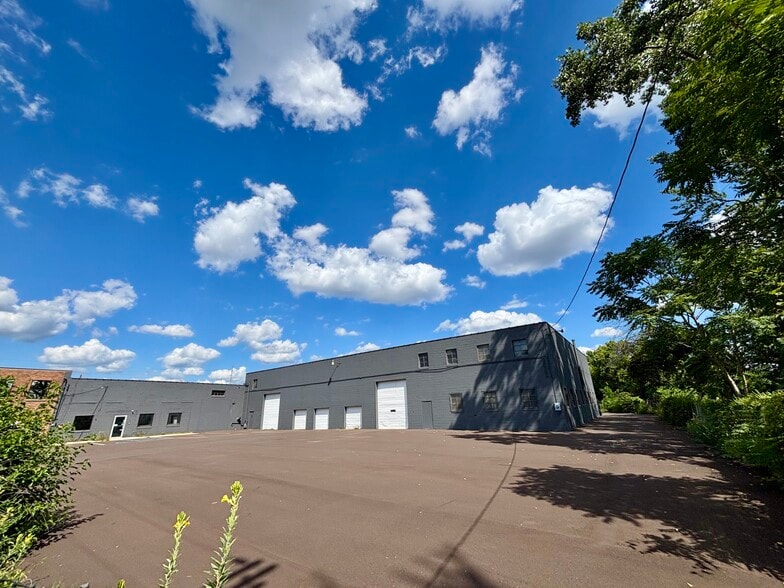 1121 River St, Lansing, MI for sale - Building Photo - Image 3 of 26