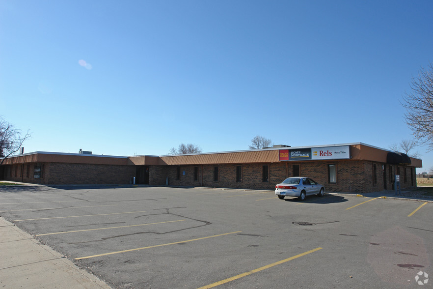 1600 E Madison Ave, Mankato, MN for lease - Building Photo - Image 2 of 17