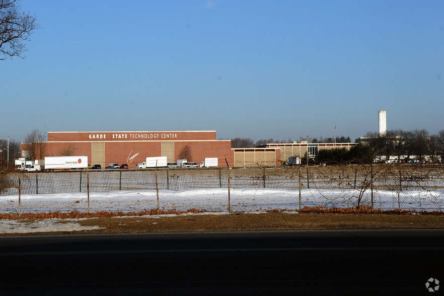 4000 Bordentown Ave, Sayreville, NJ for lease - Primary Photo - Image 1 of 13