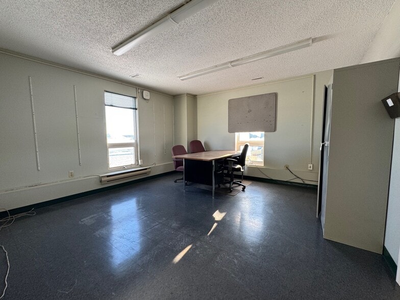 5104 42 Av, Lloydminster, SK à louer - Photo intérieure - Image 3 de 9