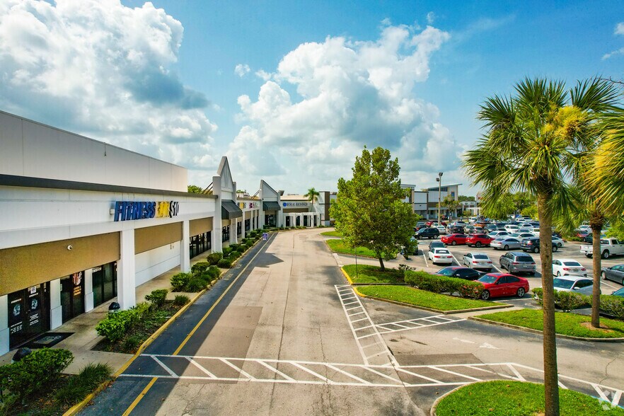 1903 Lumsden Rd, Brandon, FL à louer - Photo du bâtiment - Image 3 de 10