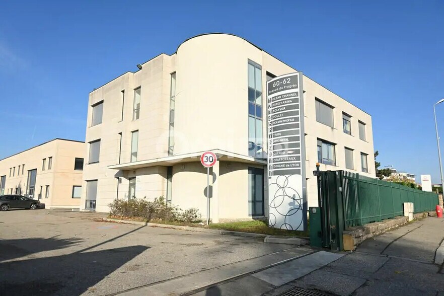 Office in Chassieu for lease - Building Photo - Image 3 of 8