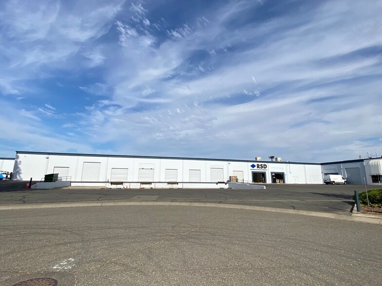 10170 Croydon Way, Sacramento, CA à louer - Photo du bâtiment - Image 3 de 5