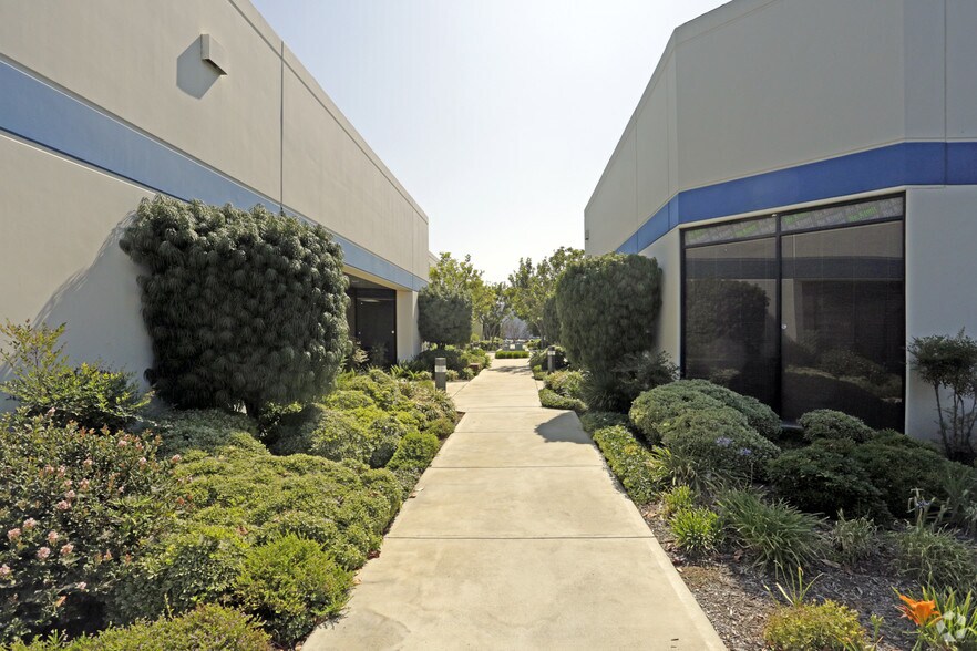 5148 Commerce Ave, Moorpark, CA à louer - Photo du bâtiment - Image 2 de 31