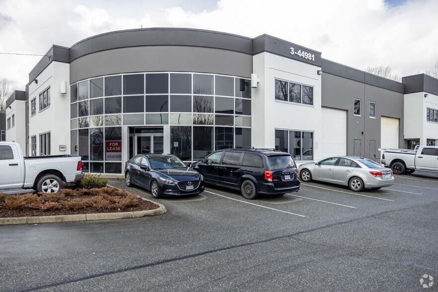 44981 Commercial Crt, Chilliwack, BC for lease - Primary Photo - Image 1 of 4