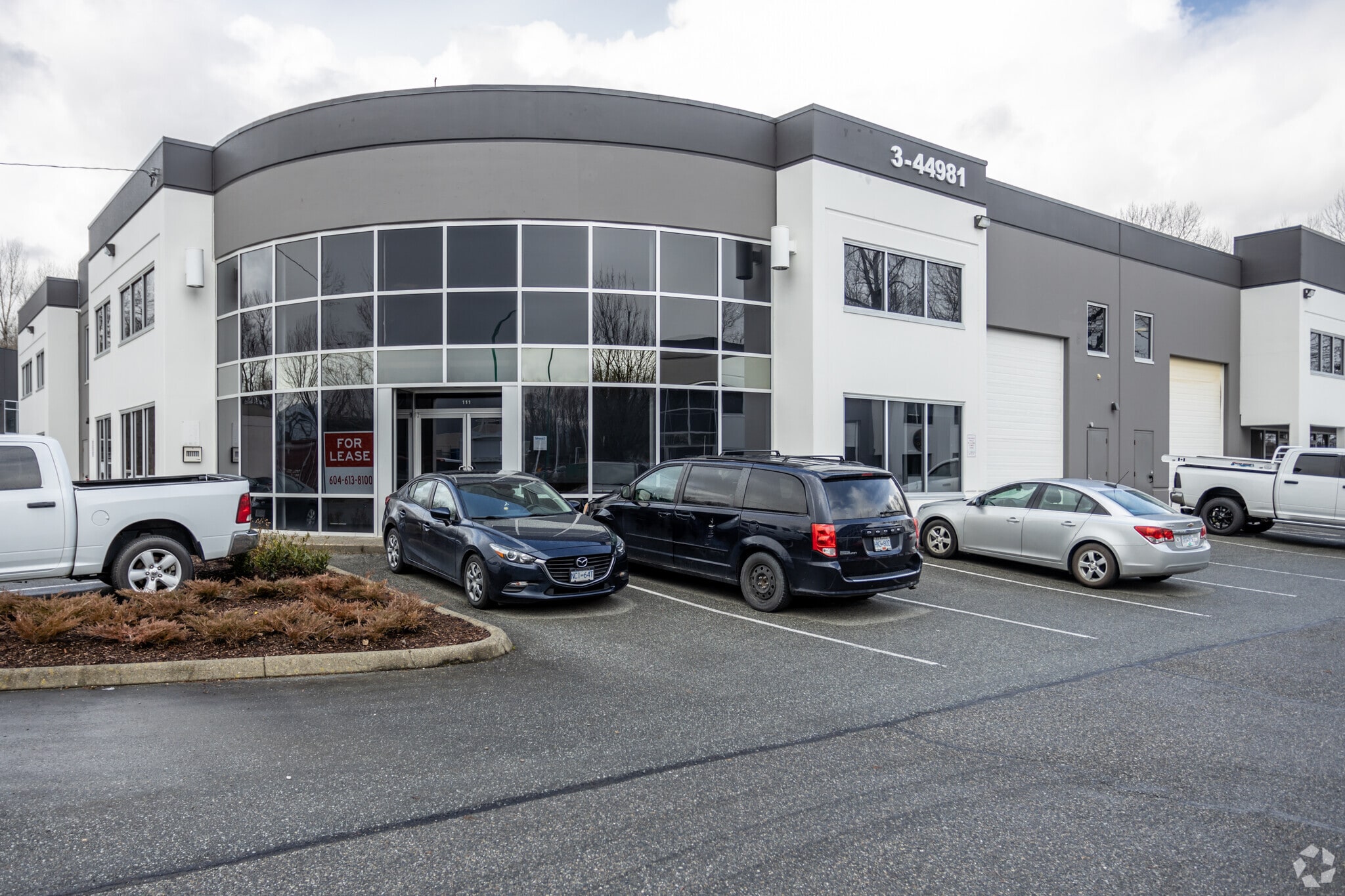 44981 Commercial Crt, Chilliwack, BC for lease Primary Photo- Image 1 of 5