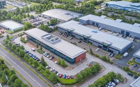 4 Windward Dr, Liverpool à vendre - Photo du bâtiment - Image 3 de 5