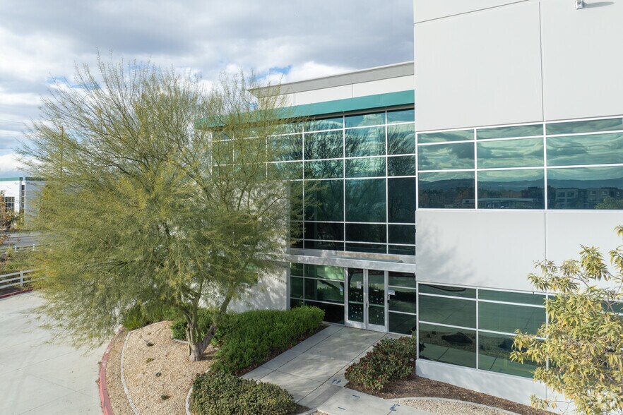 27334 San Bernardino Ave, Redlands, CA for lease - Building Photo - Image 2 of 5