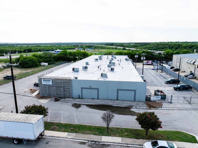 3503 Crosspoint, San Antonio, TX à louer - Photo du bâtiment - Image 3 de 5