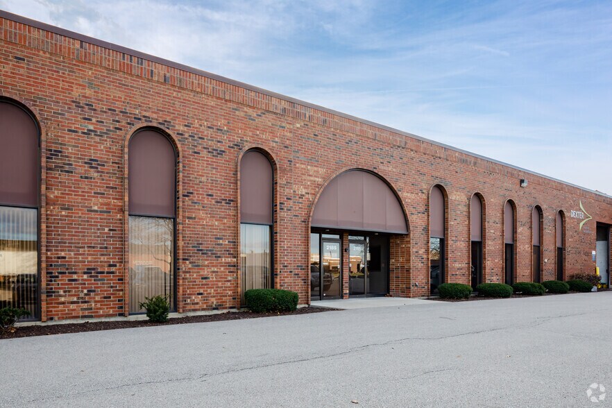 2075-2185 Estes Ave, Elk Grove Village, IL à louer - Photo du bâtiment - Image 3 de 6