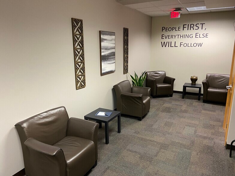 1111 E South River St, Appleton, WI à vendre - Photo du bâtiment - Image 2 de 26