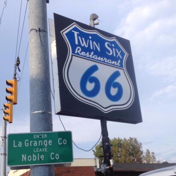 101 S Main St, Wolcottville, IN à vendre - Photo du bâtiment - Image 2 de 7