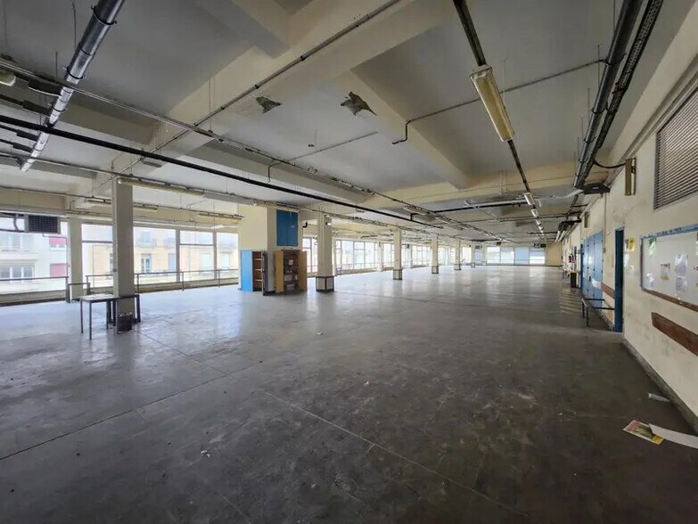 Retail in Béziers for lease - Interior Photo - Image 2 of 8