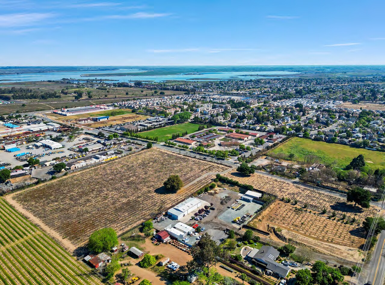 5181 Live Oak Ave, Oakley, CA à vendre Photo du bâtiment- Image 1 de 7