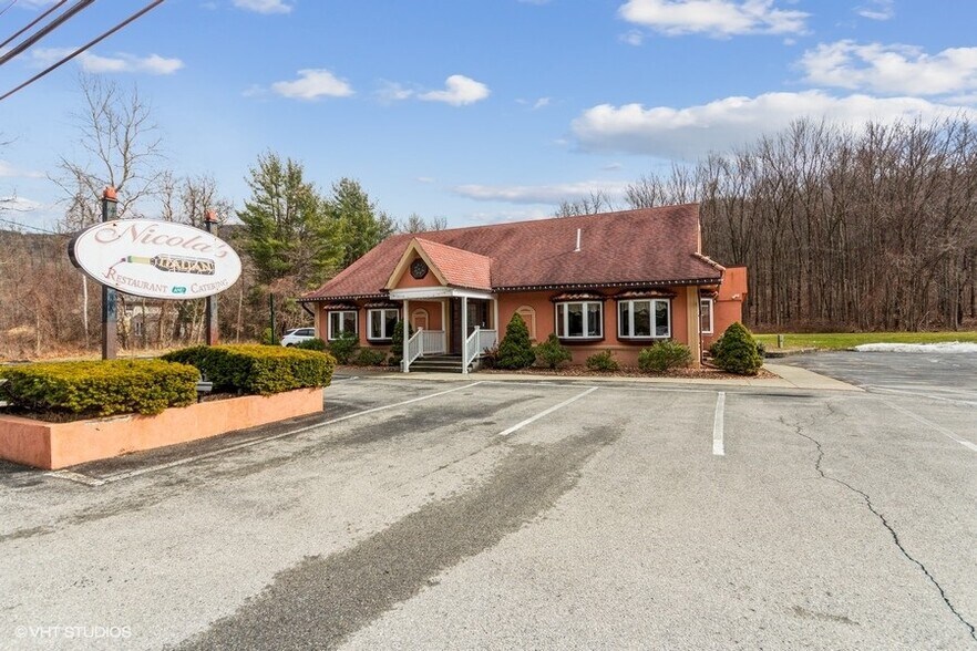 3620 Route 9, Cold Spring, NY à vendre - Photo principale - Image 1 de 36