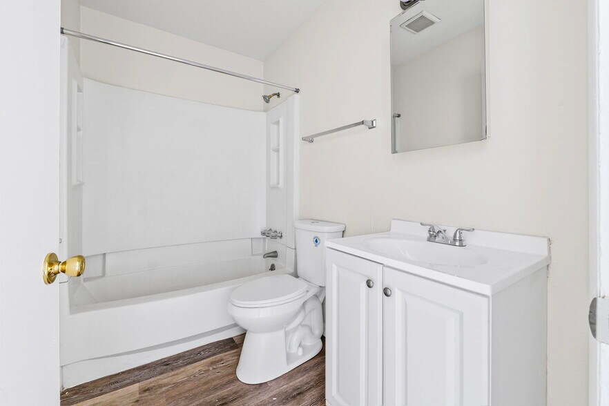 3917 Airport Hwy, Toledo, OH à vendre - Photo du bâtiment - Image 3 de 7