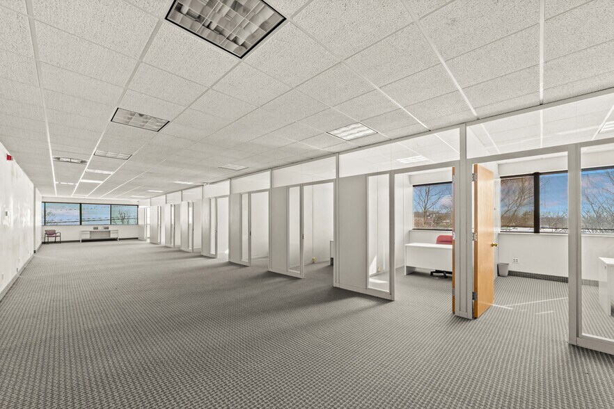 23330 Commerce Park, Beachwood, OH à vendre - Photo du bâtiment - Image 2 de 28