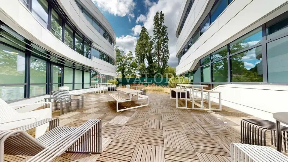 Bureau dans Champagne-au-Mont-d'Or à louer Photo du bâtiment- Image 1 de 5