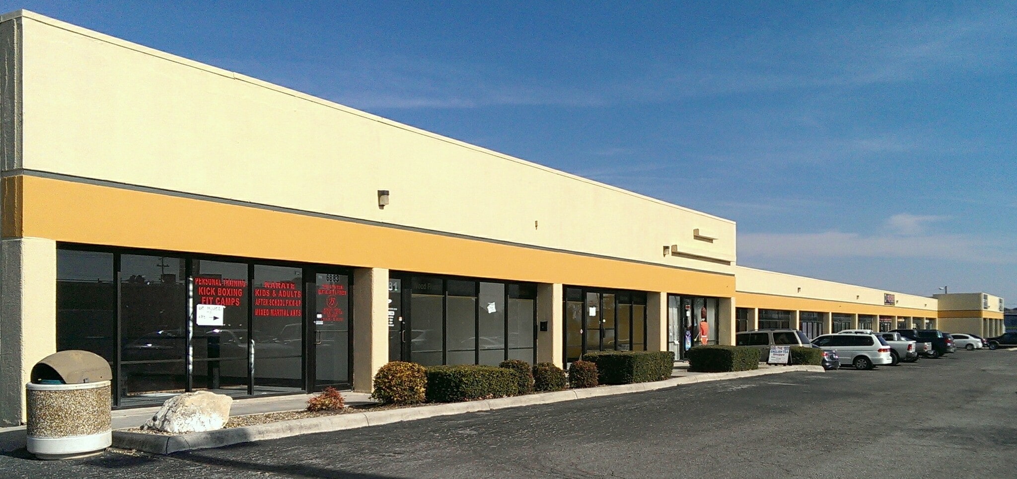 6821-6883 Bandera Rd, San Antonio, TX à louer Photo du bâtiment- Image 1 de 1
