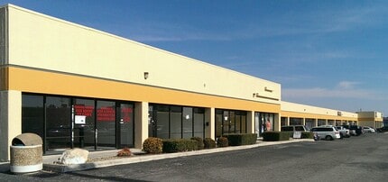 6821-6883 Bandera Rd, San Antonio, TX à louer Photo du bâtiment- Image 1 de 1