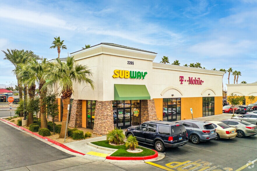 2235 E Cheyenne Ave, Las Vegas, NV à louer - Photo principale - Image 3 de 10