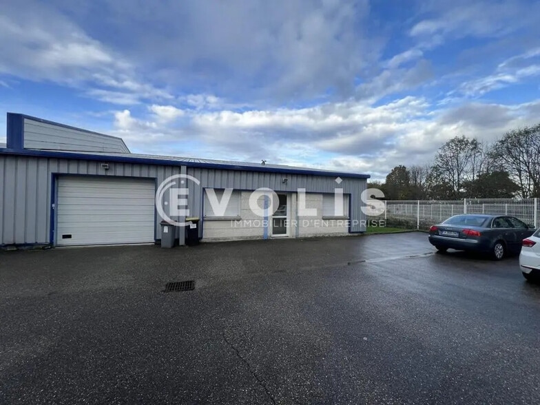 Bureau dans Colombier-Saugnieu à louer - Photo du bâtiment - Image 3 de 15