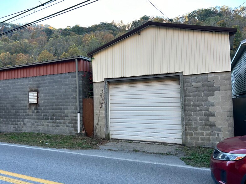 976 Enterprise Dr, Logan, WV à vendre - Photo du bâtiment - Image 3 de 17