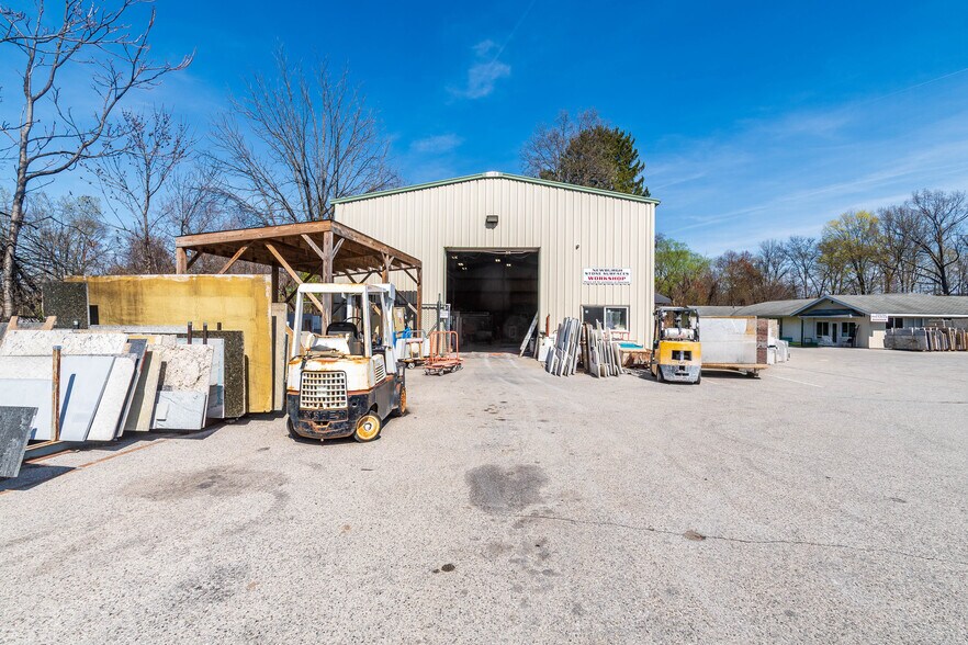 1402 Route 300, Newburgh, NY à vendre - Photo du bâtiment - Image 3 de 35