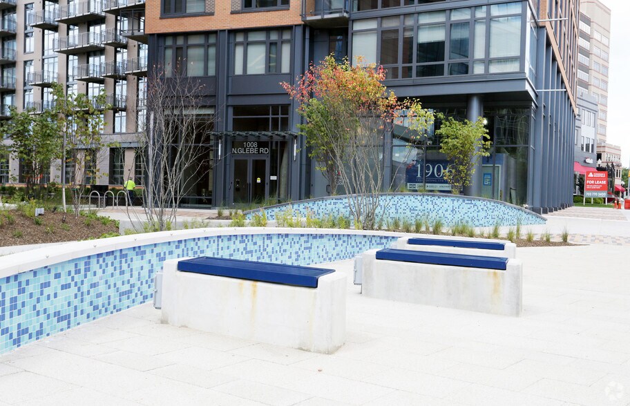 1008 N Glebe Rd, Arlington, VA à louer - Photo du bâtiment - Image 3 de 82